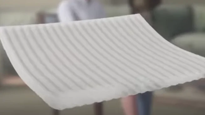 Aquacel Ag+ Extra Wundauflage aus dem Erklärvideo wird gezeigt